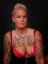 Deutsches Escort Girl Jenni mit vielen Tattoos